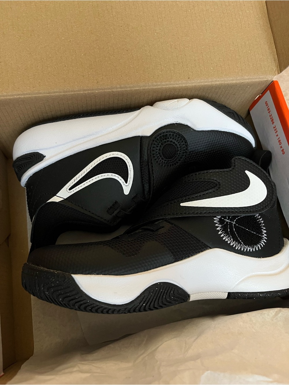 Nike Kids' Team Hustle D 11 Basketball Shoes - Picture 10 of 11